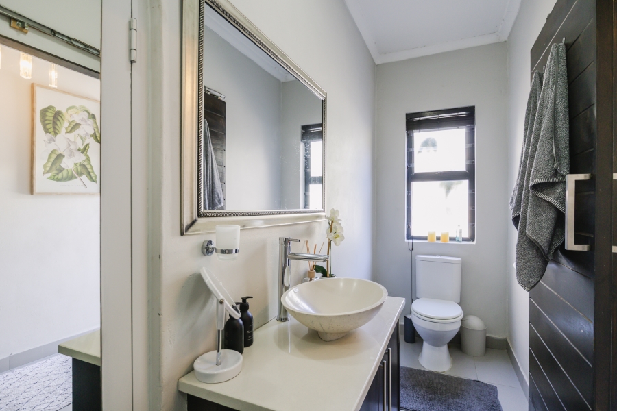 6 Bedroom Property for Sale in Vredehoek Western Cape